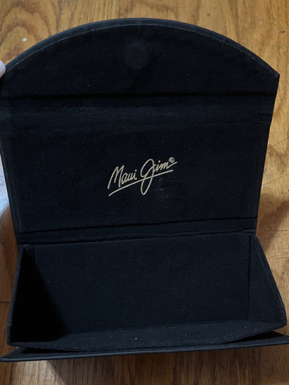 Maui Jim Black Sunglass Case with Gold Logo - Picture 5 of 8